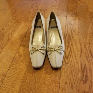 STUART WEITZMAN Vintage Kitten Heels shoes size 7.5 - Cream